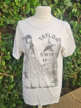 Taylor Swift The Eras Tour White Graphic T-Shirt International Dates Small